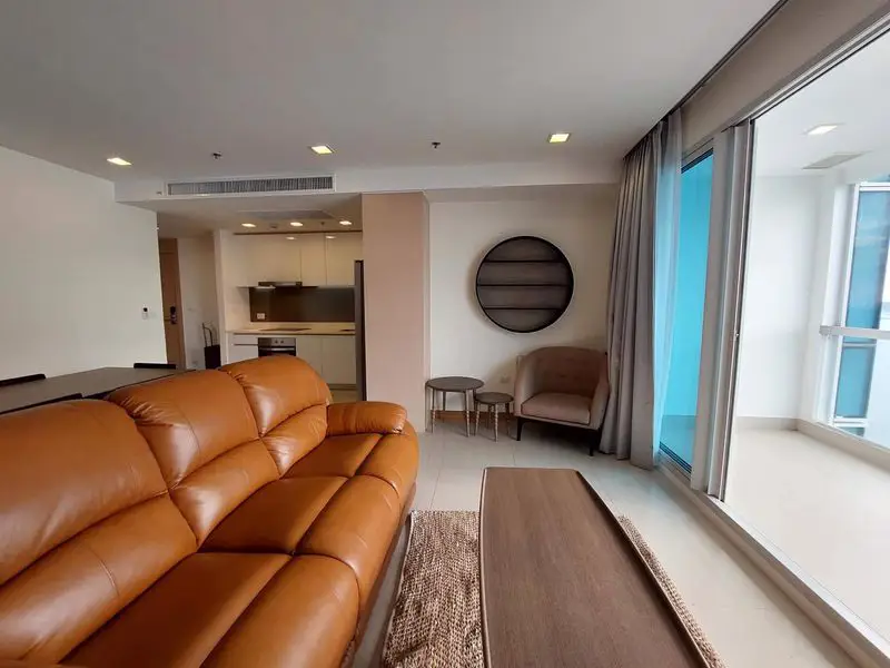 2 bed condo at Palm beachfront condominium with sea views of Pattaya Golf, and  beach frontage.  fully furnished with the balcony for panoramic sea view