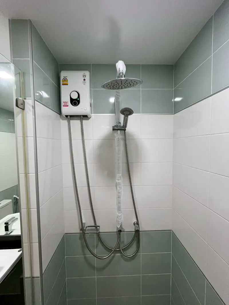 Whale Marina Condo Studio Condo with Yacht Parking  Nestled in Soi Najomtien 8, just 150 meters from Beach, for a refreshing seaside lifestyle every day.