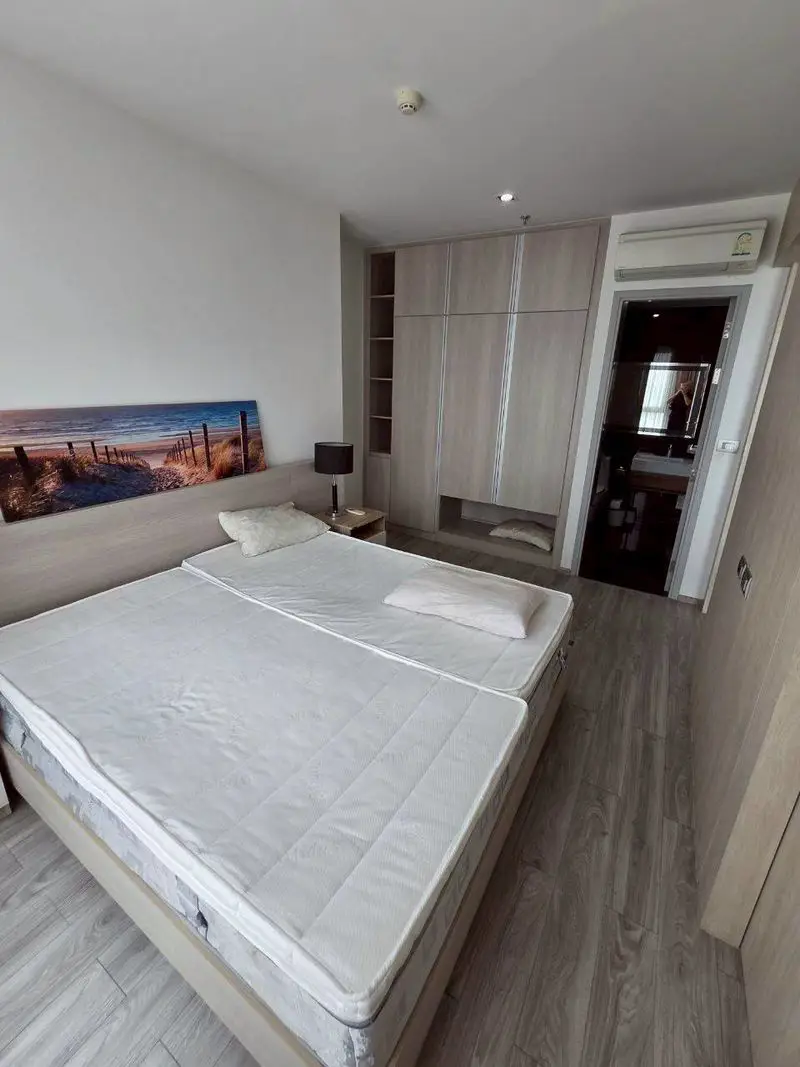 1 bed seaview condo at Aeras  near Jomtien Beach.  5-star facilities to let you enjoy a 360-degree overlooking with wonderful Pattaya Bay and Pattaya views.