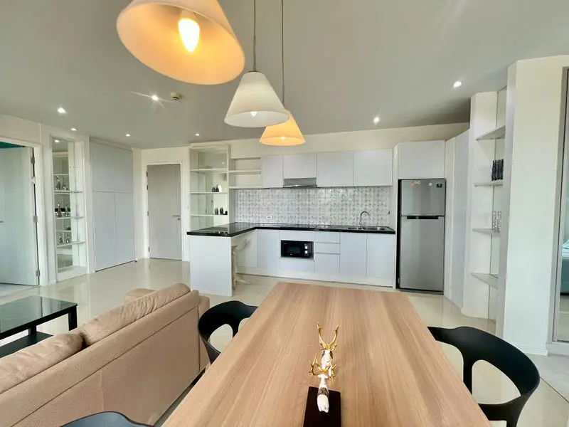 2 bed Condo Jomtien at Atlantis located close to major landmarks   a model beach, waterfall curtain pool, river bridge, giant ship, or a children's water park. There is also a jacuzzi