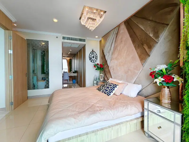 2 bed condo wongamat at the  best location of Pattaya in the Wong Amat area. Easy to North Pattaya Road in 2 minutes to Wong Amat Beach.