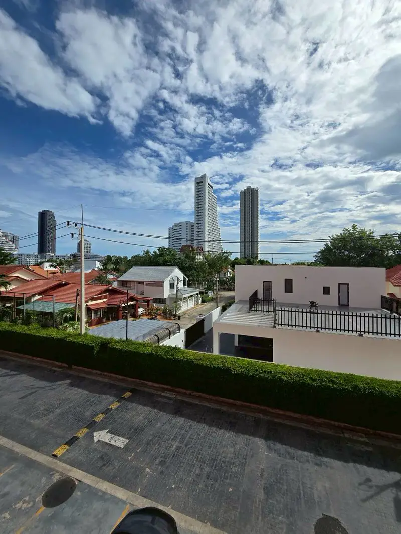  1 bed condo near Jomtien beach at Seven Seas with tropical gardens and a giant lagoon swimming pool steam room etc