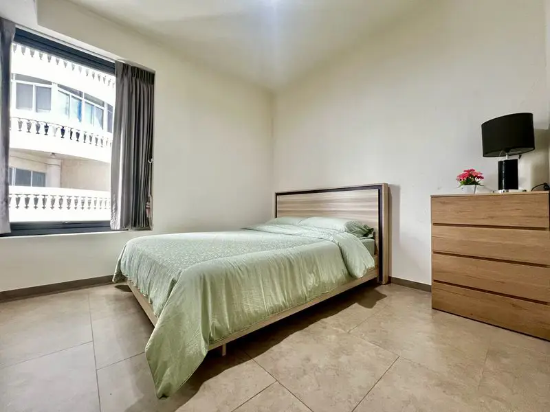 seaview Condo at Zire Wongamat at Wongamat, Pattaya has the following facilities: Swimming pool, Gym, Security, Car park, Garden, Tennis court, Sauna and Concierge.