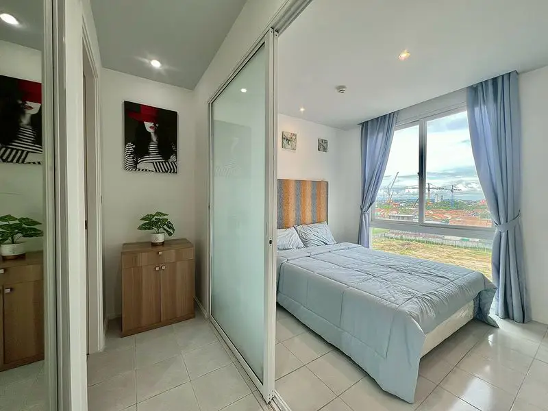 2 bed Condo Jomtien at Atlantis located close to major landmarks   a model beach, waterfall curtain pool, river bridge, giant ship, or a children's water park. There is also a jacuzzi