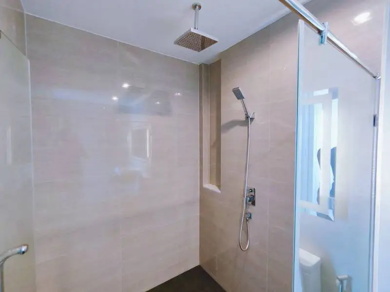  1 bed condo at Aeras luxury beachfront condominium  near Jomtien Beach. Withs 5-star facilities to let you enjoy a 360-degree overlooking with world famous Pattaya Bay 