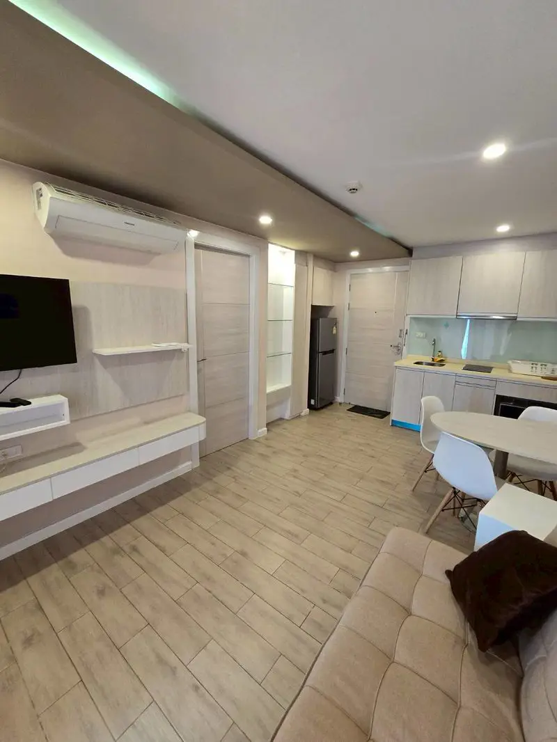  1 bed condo near Jomtien beach at Seven Seas with tropical gardens and a giant lagoon swimming pool steam room etc