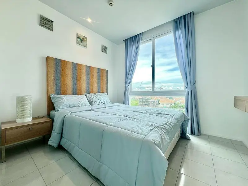 2 bed Condo Jomtien at Atlantis located close to major landmarks   a model beach, waterfall curtain pool, river bridge, giant ship, or a children's water park. There is also a jacuzzi