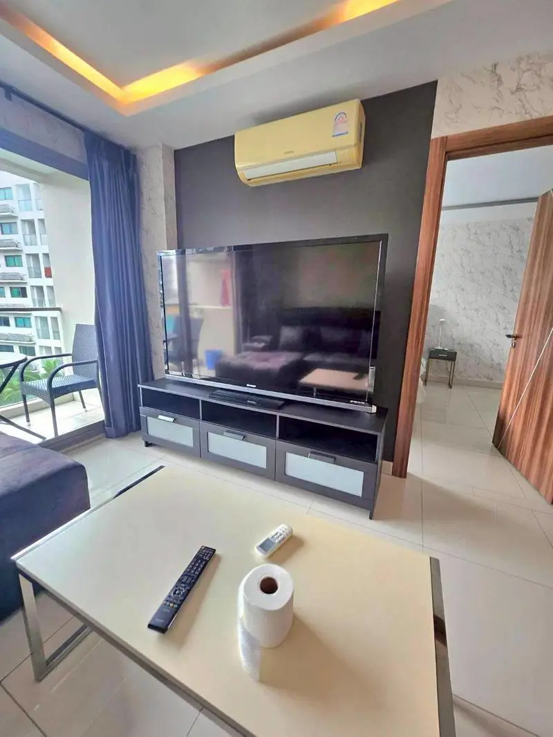 1 bed condo Jomtien for rent with underground parking . Luxurious open-air lobby areas, a fully-equipped gymnasium suite, and a relaxing massage and spa service
