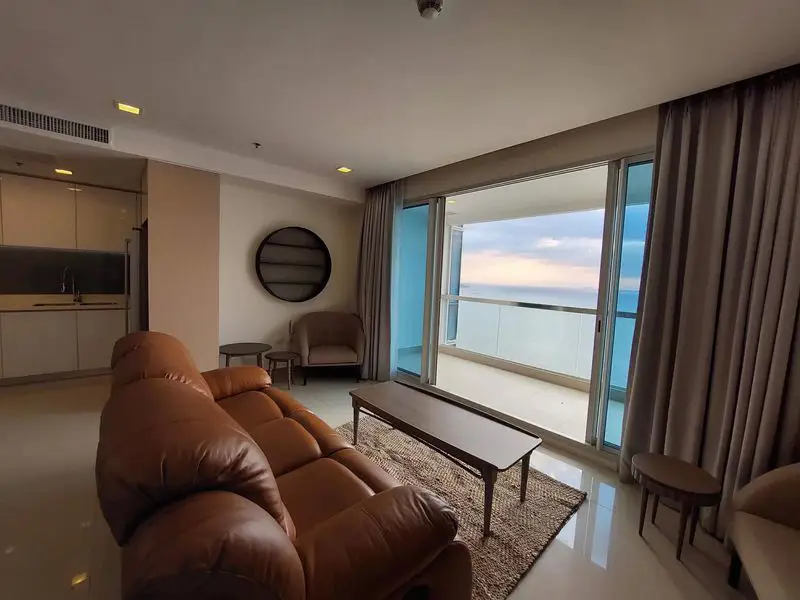 2 bed condo at Palm beachfront condominium with sea views of Pattaya Golf, and  beach frontage.  fully furnished with the balcony for panoramic sea view