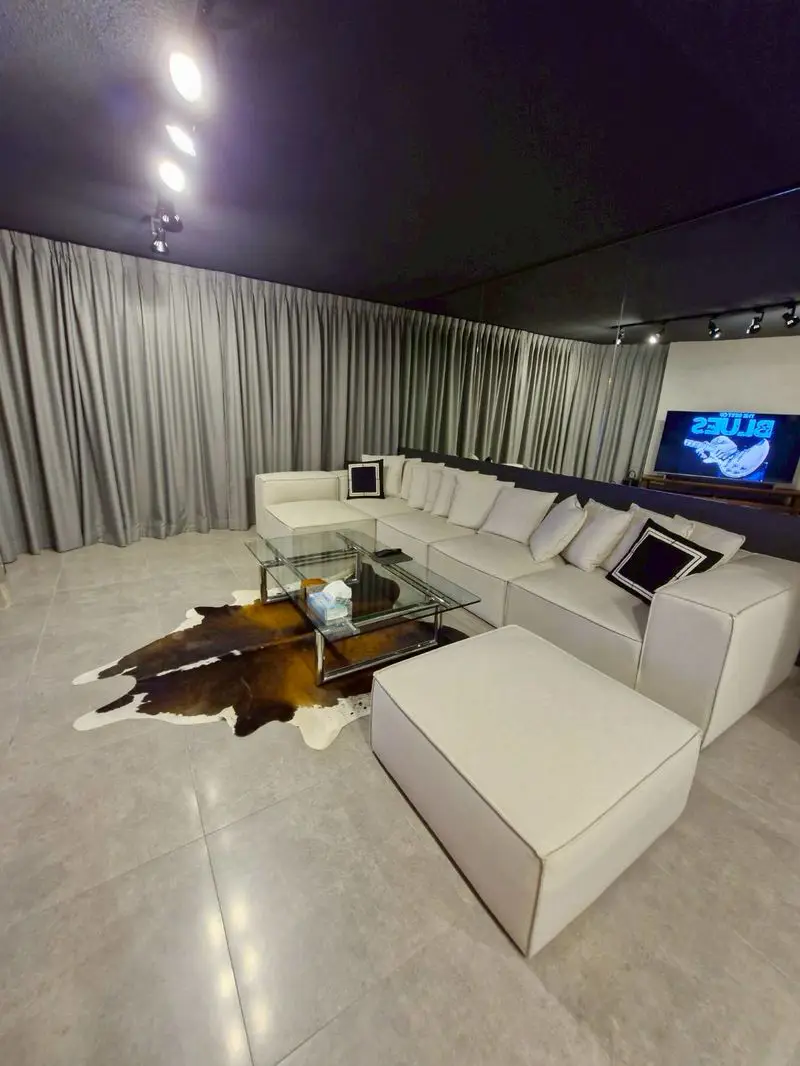 Metro-Jomtien Condotel:  1 bedroom condo located in a prime location next to the Jomtien Beach South for sale