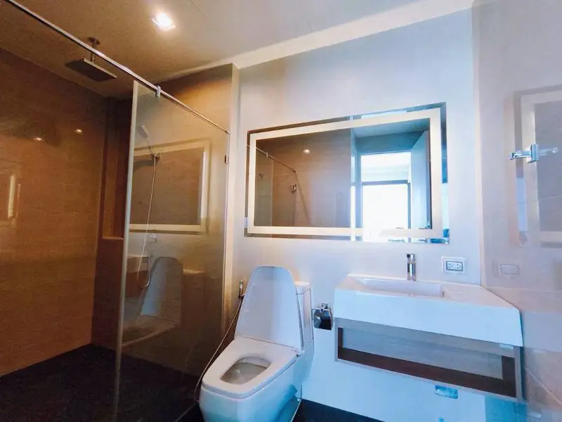  1 bed condo at Aeras luxury beachfront condominium  near Jomtien Beach. Withs 5-star facilities to let you enjoy a 360-degree overlooking with world famous Pattaya Bay 