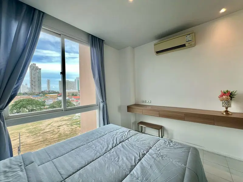 2 bed Condo Jomtien at Atlantis located close to major landmarks   a model beach, waterfall curtain pool, river bridge, giant ship, or a children's water park. There is also a jacuzzi