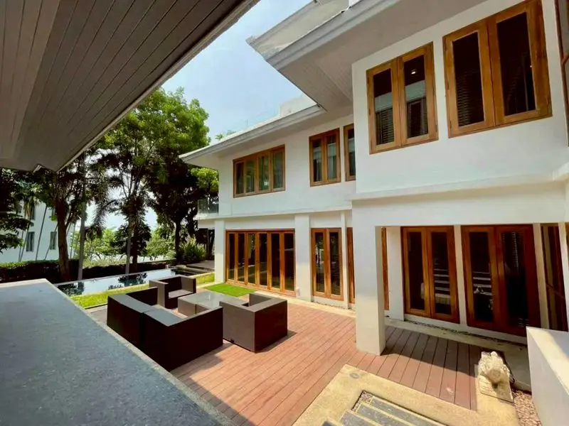 Private Beachfront Pool Villa Pattaya 5 Bedroom for rent and sale