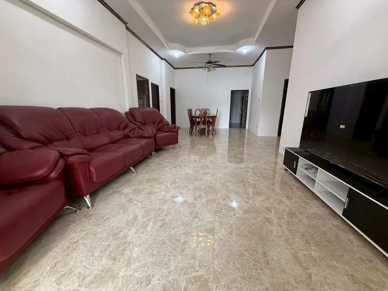 Baan Dusit House an exceptional villa project located in  Pattaya, Chonburi. With its salubrious design and well-maintained gardens