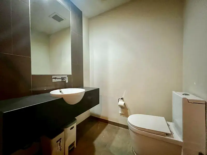 seaview Condo at Zire Wongamat at Wongamat, Pattaya has the following facilities: Swimming pool, Gym, Security, Car park, Garden, Tennis court, Sauna and Concierge.