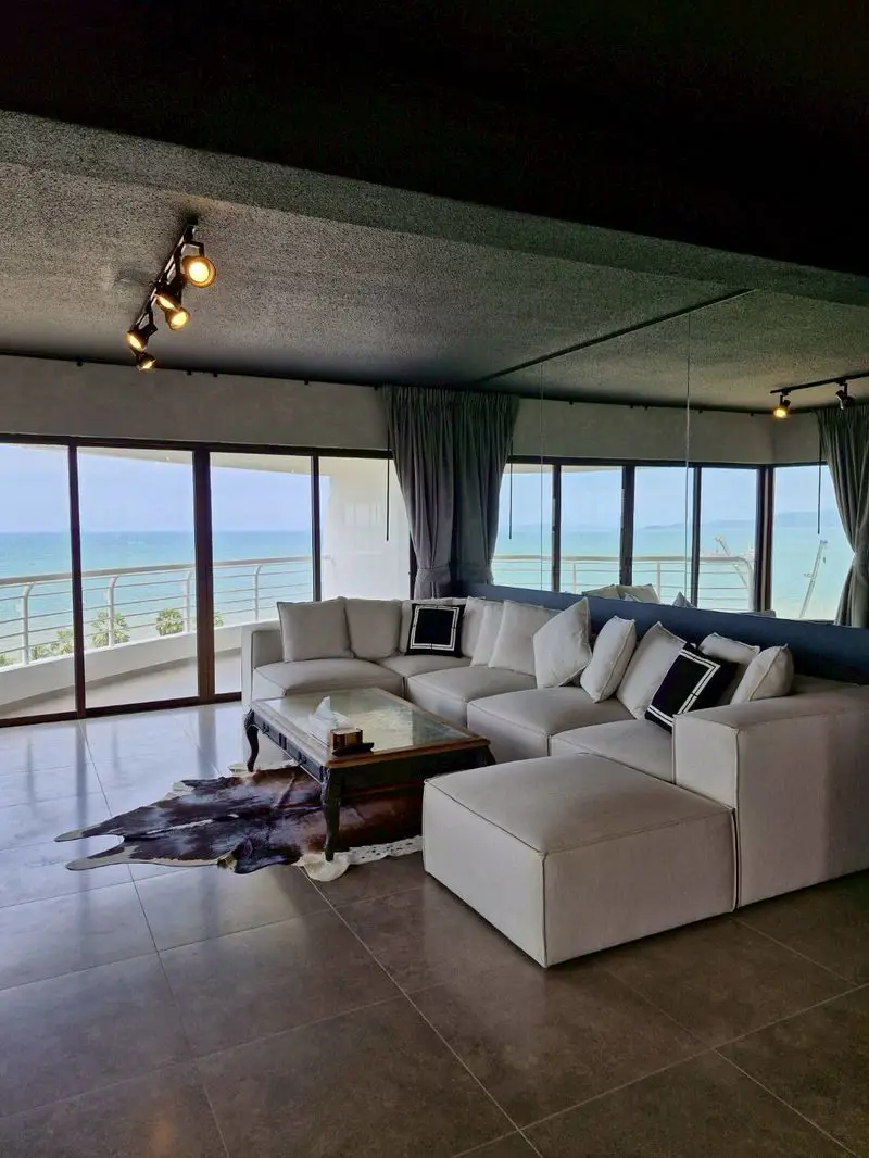 Metro-Jomtien Condotel:  1 bedroom condo located in a prime location next to the Jomtien Beach South for sale