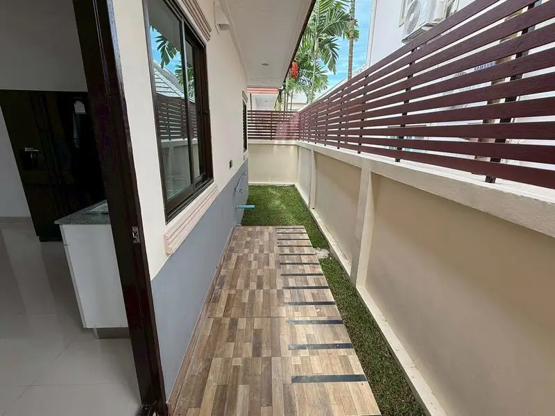  Baan Dusit Pattaya View (Project 4) 3 Bedroom for sale in Prime Location  2.5 km from clean beaches, 15 min to Pattaya City! Close to top attractions: and Water Parks