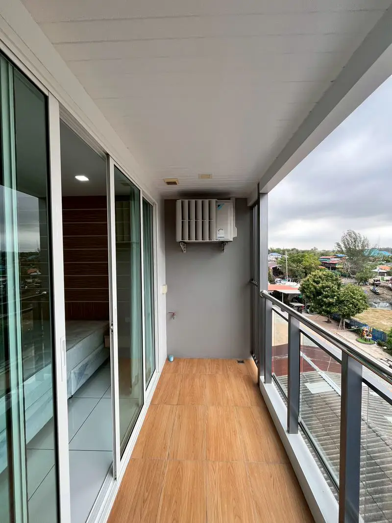 Whale Marina Condo Studio Condo with Yacht Parking  Nestled in Soi Najomtien 8, just 150 meters from Beach, for a refreshing seaside lifestyle every day.