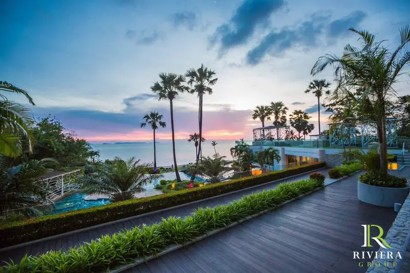 2 bed condo at Palm beachfront condominium with sea views of Pattaya Golf, and  beach frontage.  fully furnished with the balcony for panoramic sea view