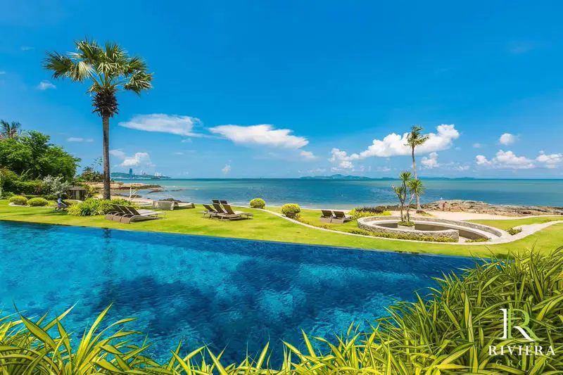 2 bed condo at Palm beachfront condominium with sea views of Pattaya Golf, and  beach frontage.  fully furnished with the balcony for panoramic sea view