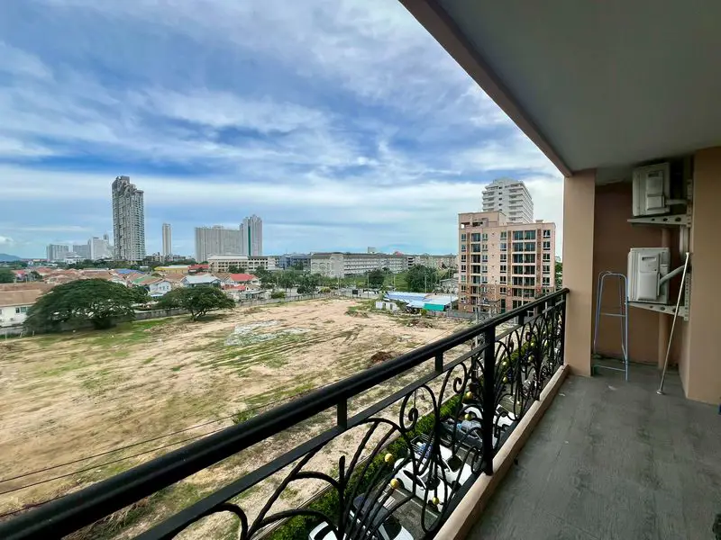 2 bed Condo Jomtien at Atlantis located close to major landmarks   a model beach, waterfall curtain pool, river bridge, giant ship, or a children's water park. There is also a jacuzzi