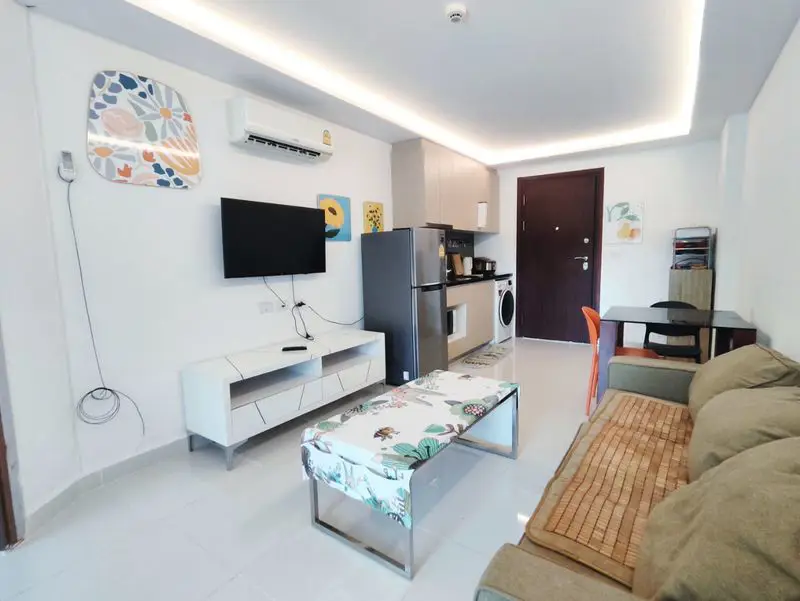 Laguna 3 Maldives 1 Bedroom with various pools, featuring many landscaped islands, boardwalks, Gazebo-relaxation areas and three artificial beaches. close to convenience stores nearby, with underground parking provided for residents'