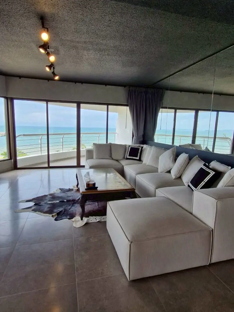 Metro-Jomtien Condotel:  1 bedroom condo located in a prime location next to the Jomtien Beach South for sale