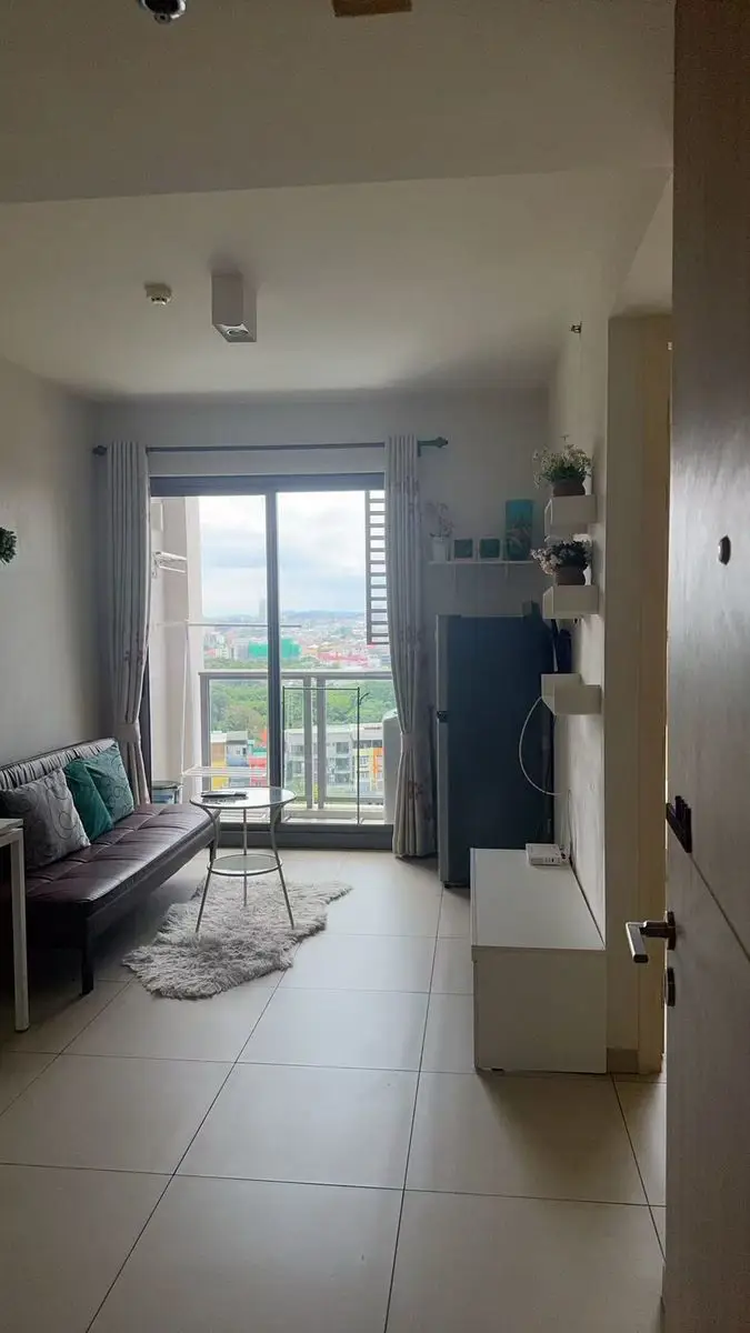 1 Bed Condo Pratumnak High-rise condominium near Pratumnak Hill, with views to Bali Hai Cape to Pattaya Beach. 