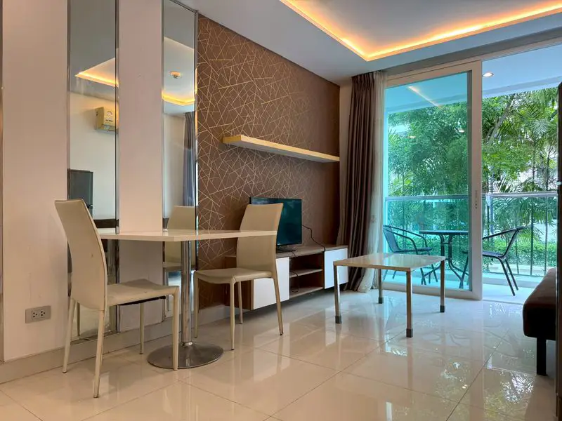 1 bed condo in modern complex Naklua with a large swimming pool and a tropical garden  Located in a serene location in south Pattaya  only 5 minutes or 1.2 kilometers to Jomtien Beach,