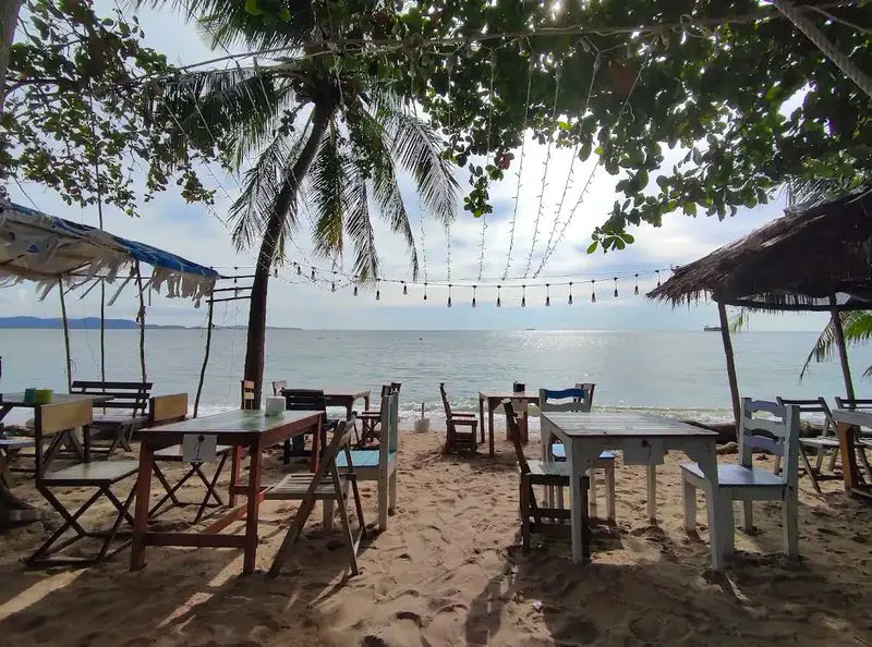 Whale Marina Condo Studio Condo with Yacht Parking  Nestled in Soi Najomtien 8, just 150 meters from Beach, for a refreshing seaside lifestyle every day.