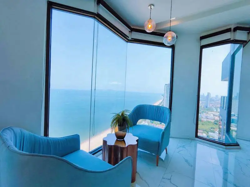  1 bed condo at Aeras luxury beachfront condominium  near Jomtien Beach. Withs 5-star facilities to let you enjoy a 360-degree overlooking with world famous Pattaya Bay 