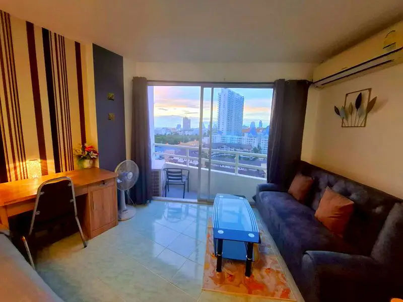 Quality condominium for rent with an extensive range of facilities , including; pool , gym and  fully equipped kitchen, the living rooms, tastefully decorated.