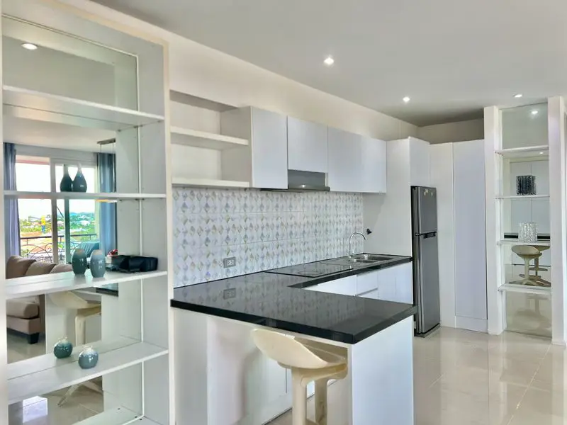 2 bed Condo Jomtien at Atlantis located close to major landmarks   a model beach, waterfall curtain pool, river bridge, giant ship, or a children's water park. There is also a jacuzzi