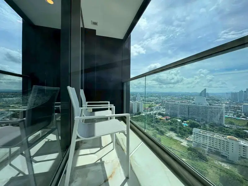 Copacabana Jomtien 1 Bedroom  Condo with Swimming pool, Gym, Internet, Security, Car park, Garden, Sauna, Children's area and Elevator.