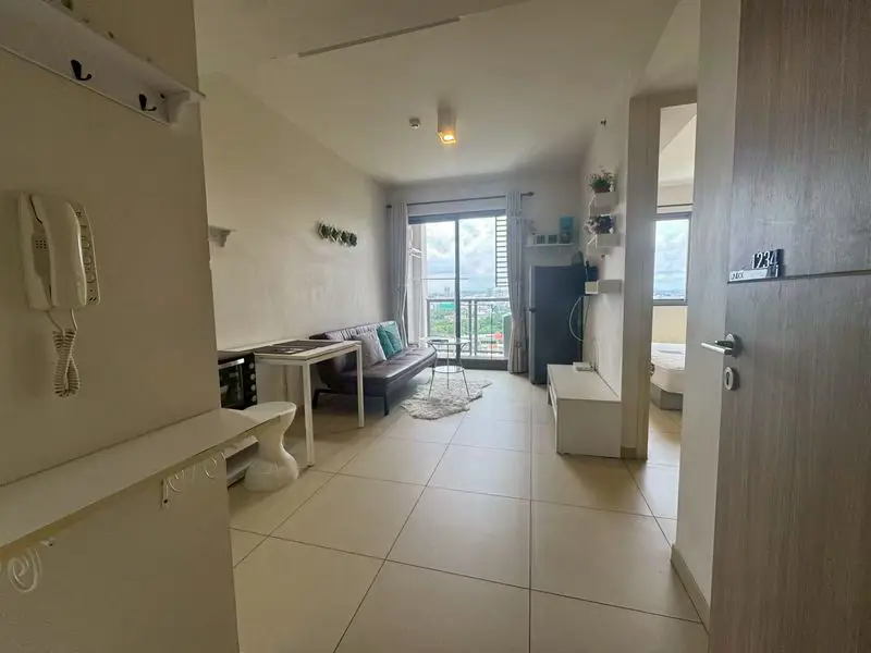 1 Bed Condo Pratumnak High-rise condominium near Pratumnak Hill, with views to Bali Hai Cape to Pattaya Beach. 