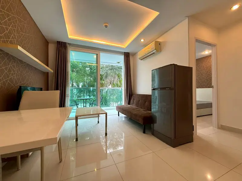1 bed condo in modern complex Naklua with a large swimming pool and a tropical garden  Located in a serene location in south Pattaya  only 5 minutes or 1.2 kilometers to Jomtien Beach,