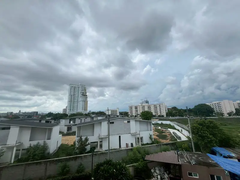  1 bed condo Jomtien Located close to major landmarks such as Jomtien Night Market, Bali Hai Pier, Greenway Golf Course, South Pattaya Beach