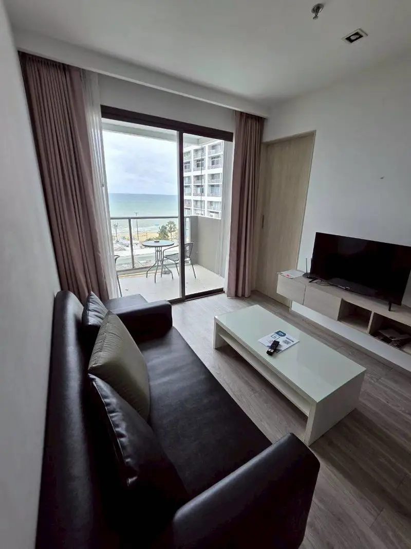 1 bed seaview condo at Aeras  near Jomtien Beach.  5-star facilities to let you enjoy a 360-degree overlooking with wonderful Pattaya Bay and Pattaya views.