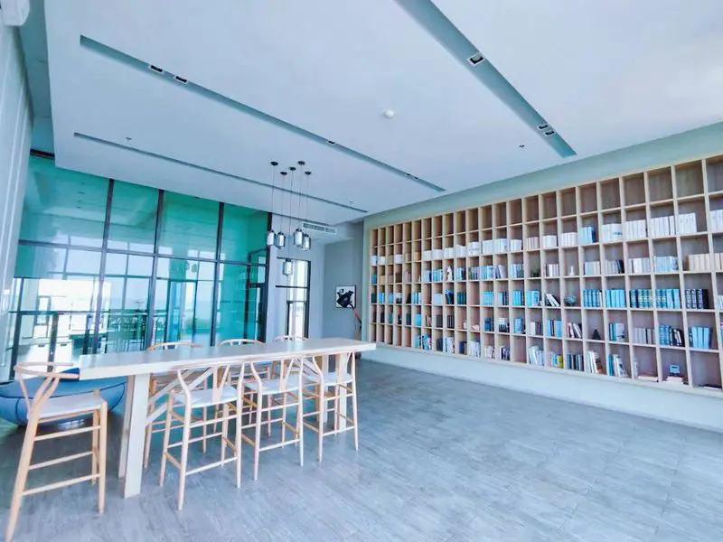  1 bed condo at Aeras luxury beachfront condominium  near Jomtien Beach. Withs 5-star facilities to let you enjoy a 360-degree overlooking with world famous Pattaya Bay 