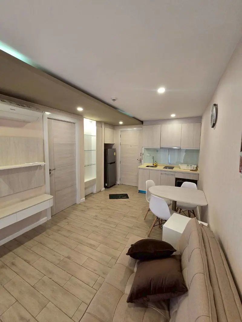  1 bed condo near Jomtien beach at Seven Seas with tropical gardens and a giant lagoon swimming pool steam room etc