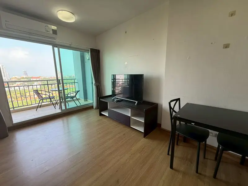 1 bed furnished condo JomtienJust 2 km from Dongtan Beach, Supalai sea view luxury room  with access to a fitness centre, a garden, as well as a lift.