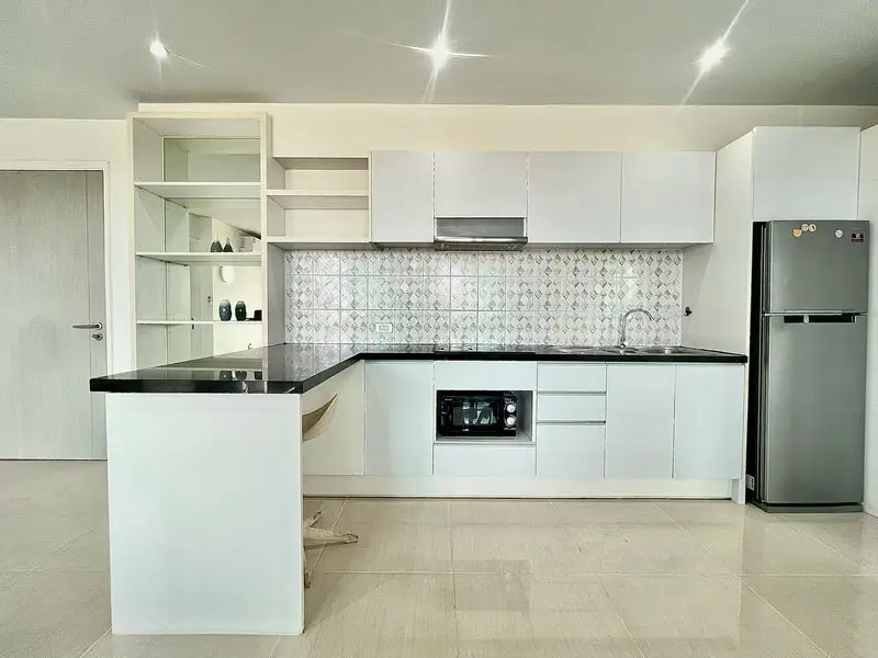 2 bed Condo Jomtien at Atlantis located close to major landmarks   a model beach, waterfall curtain pool, river bridge, giant ship, or a children's water park. There is also a jacuzzi