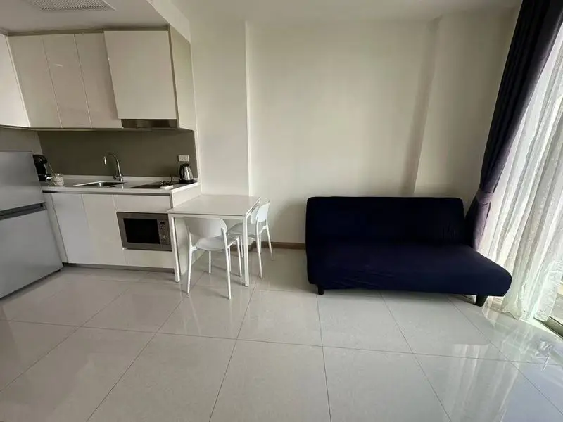 Riviera 1 bed Condo near to  stunning Jomtien Beach view from the rooftop  children's playground, rooftop pool with sunbeds, and a communal gym