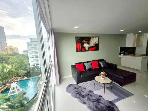  1 bed condo Wongamat with Well Equiped  fitness room on the rooftop that offers great sea and city views.  There are also 2 large communal pools on the ground floor.