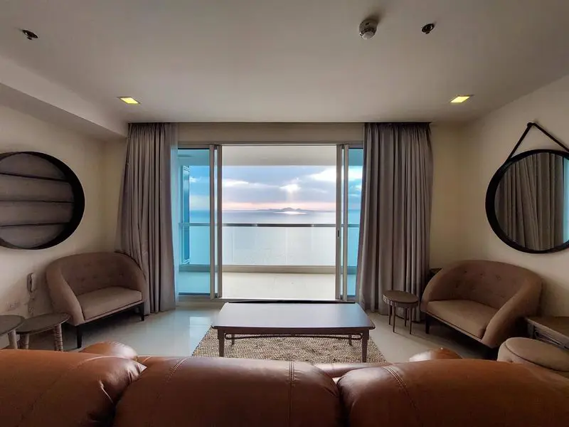 2 bed condo at Palm beachfront condominium with sea views of Pattaya Golf, and  beach frontage.  fully furnished with the balcony for panoramic sea view