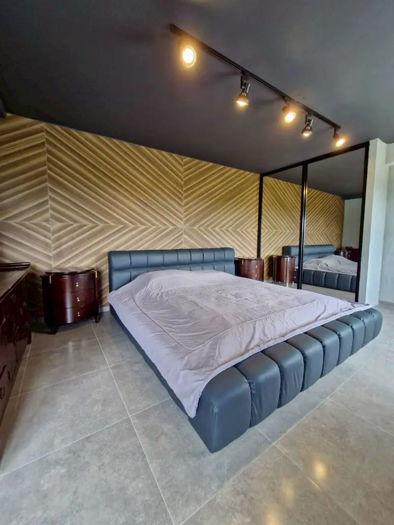 Metro-Jomtien Condotel:  1 bedroom condo located in a prime location next to the Jomtien Beach South for sale