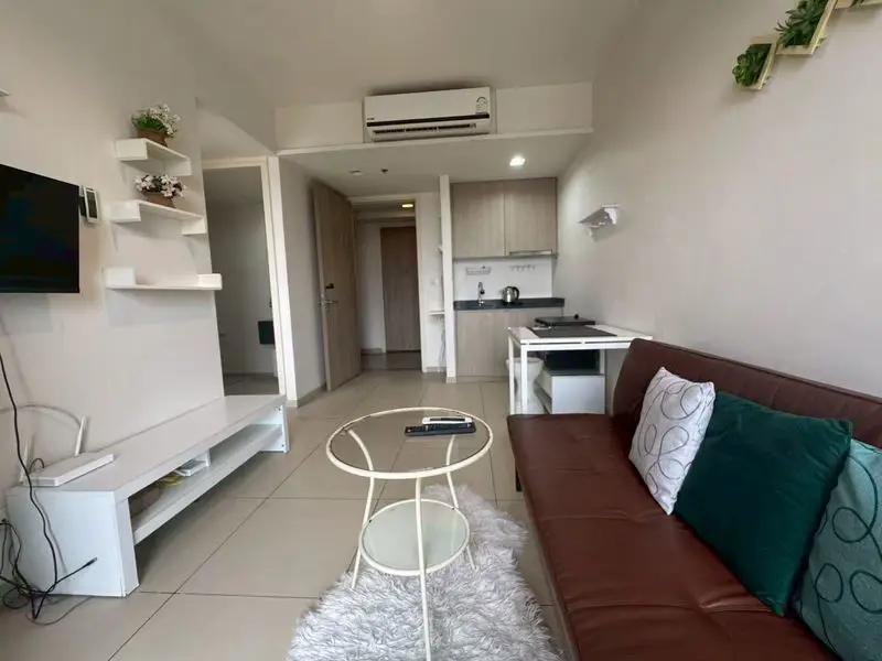 1 Bed Condo Pratumnak High-rise condominium near Pratumnak Hill, with views to Bali Hai Cape to Pattaya Beach. 