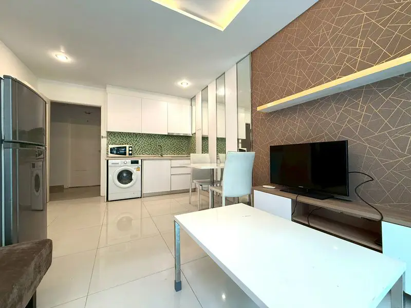 1 bed condo in modern complex Naklua with a large swimming pool and a tropical garden  Located in a serene location in south Pattaya  only 5 minutes or 1.2 kilometers to Jomtien Beach,