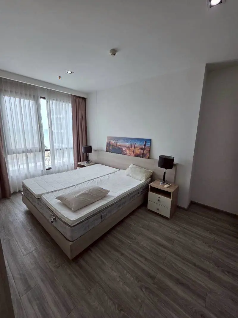 1 bed seaview condo at Aeras  near Jomtien Beach.  5-star facilities to let you enjoy a 360-degree overlooking with wonderful Pattaya Bay and Pattaya views.