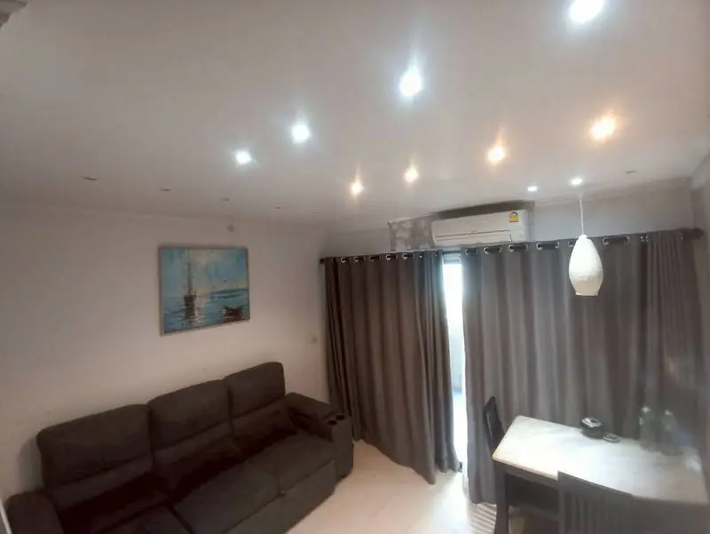 1 bed condo Jomtien prime location near Jomtien Beach South with extensive lush gardens throughout the area.